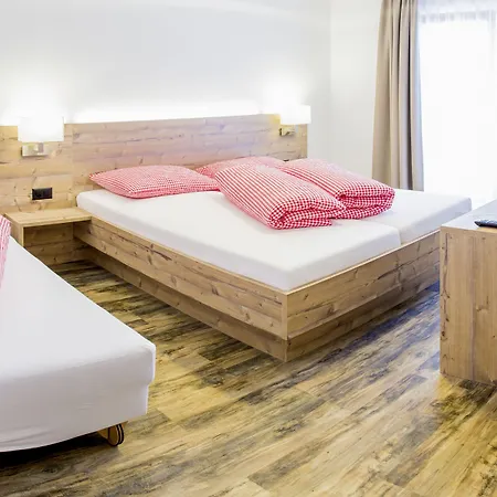 Piz Ot Casa de hóspedes 3*