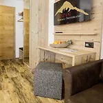 Piz Ot 게스트하우스 3*